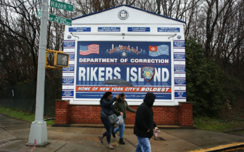 Federal Prosecutors Threaten Takeover of Rikers Island