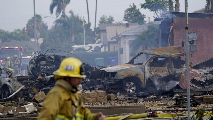 At Least 2 Dead in California Plane Crash That Burned Homes
