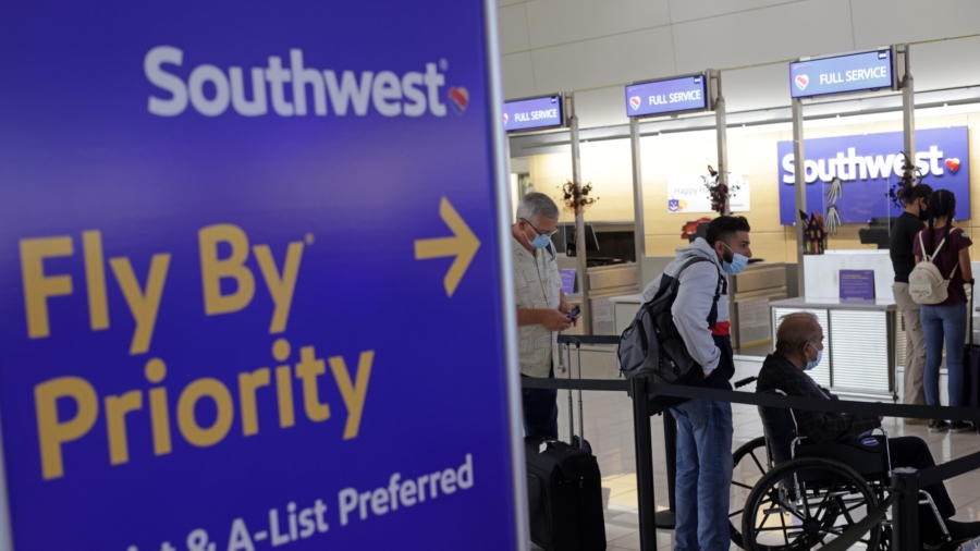 Airline Staff Push Back Against Federal Vaccine Mandate