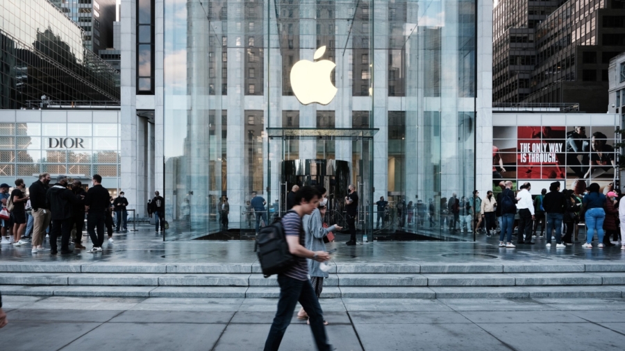 Apple Closes NYC Stores to Browsing