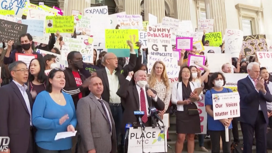 NYC Parents Rally for Gifted Schooling
