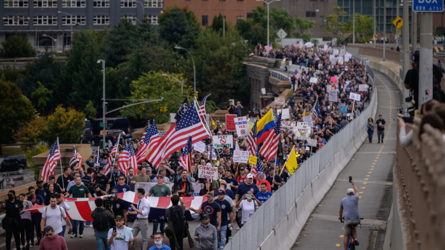 Thousands March to Oppose Vaccine Mandate in NYC