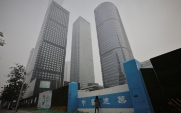Visibility Deteriorates as Pollution Cloaks China’s Capital