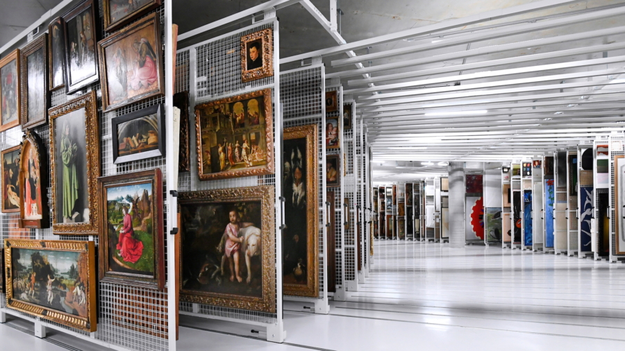 Dutch Museum Unveils Once-Hidden Art Collection in New Mirrored Warehouse
