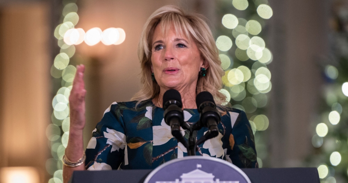 First Lady Unveils White House Holiday Decorations | NTD