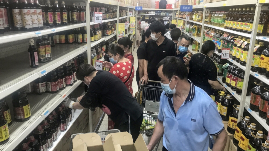 Customers Fight While Panic-Buying in China