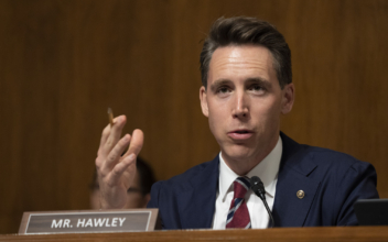 Hawley Challenges Schumer, Pelosi to Disavow Antifa-Led Jan. 6 Vigil Featuring House Dems