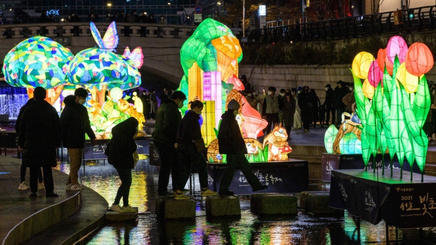 Seoul Lantern Festival Charms Guests