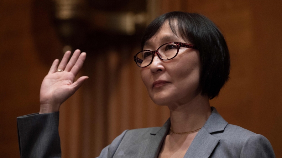 Bank Regulator Nominee Tries to Detach From Her Bank Centralization Ideas During Hearing