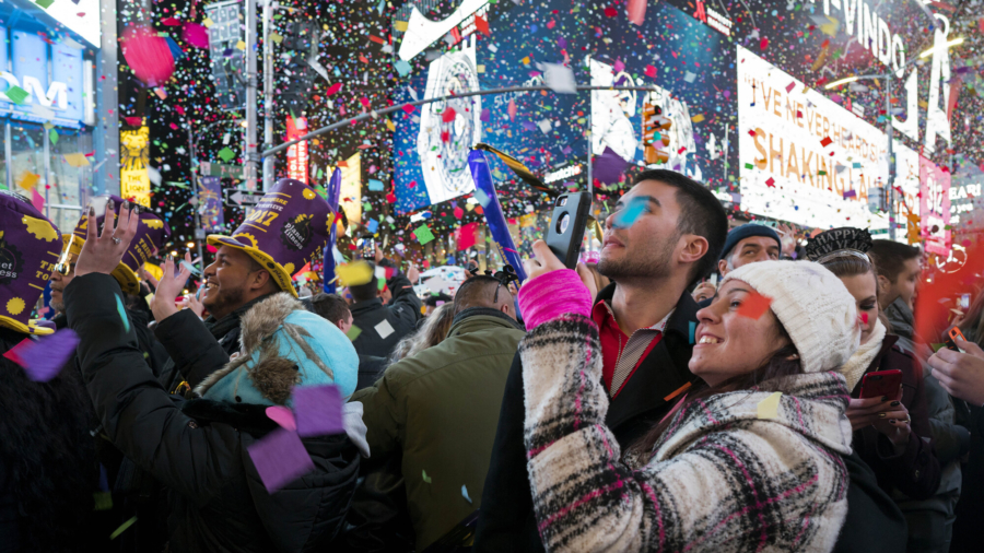 Times Square Is Back Open on New Year’s Eve, With Vaccine Proof