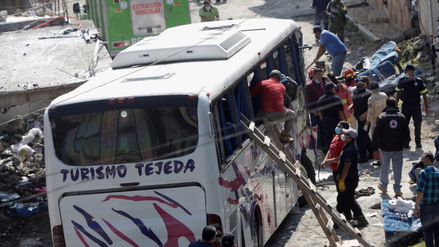 At Least 19 Killed in Bus Crash in Central Mexico