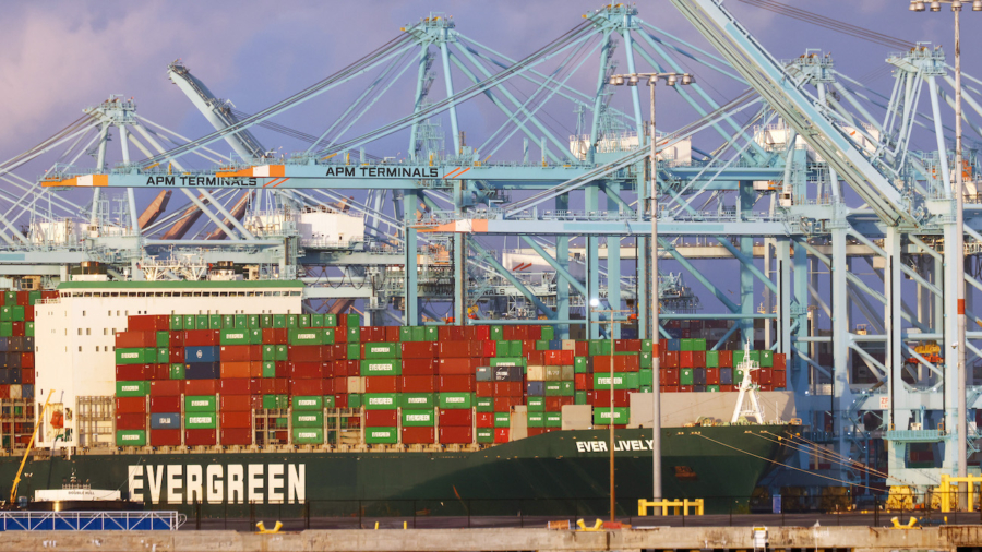 LA, Long Beach Ports Charge Fossil Fuel Fee