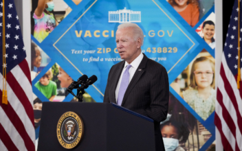 Federal Workers Union Urges Biden to Postpone His Vaccine Mandate Deadline