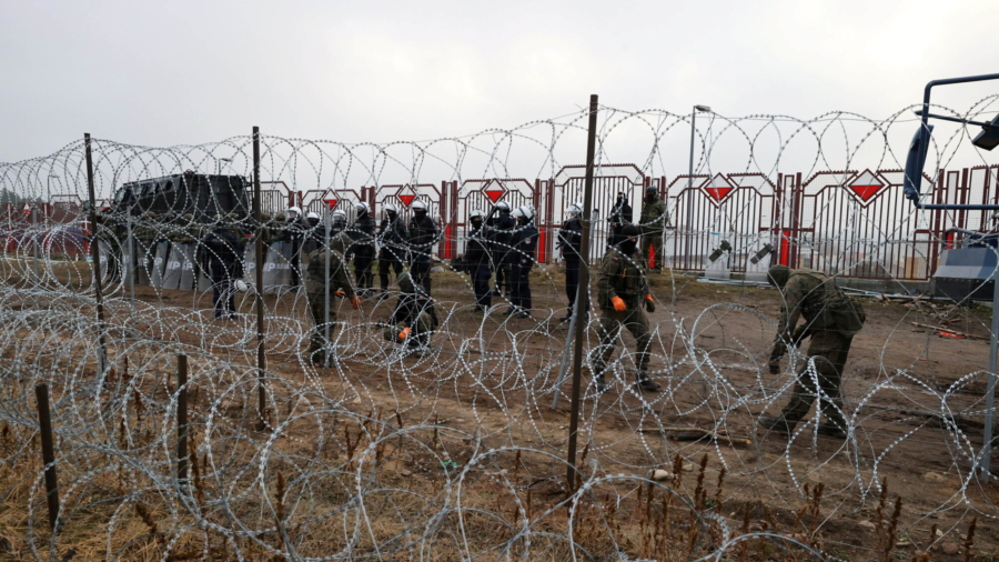 Illegal Immigrants Trying to Cross Polish-Belarusian Border Increased, Officials Say