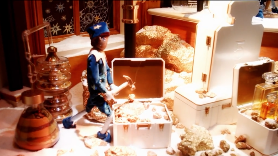 Paris Department Stores Prepare for Christmas