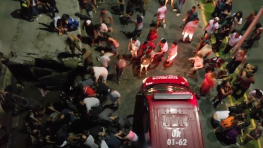 30 Injured After Sidewalk Collapse in Brazil