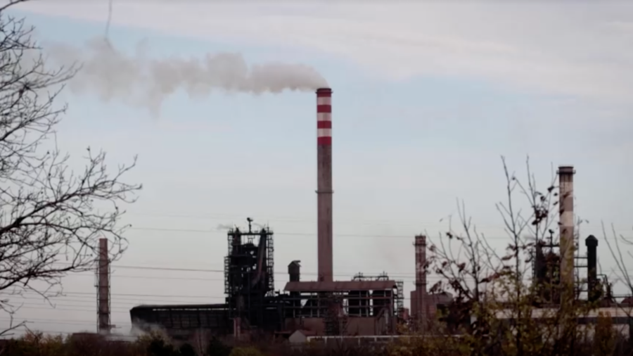 Chinese-Owned Steel Mill Coats Serbian Town in Dust