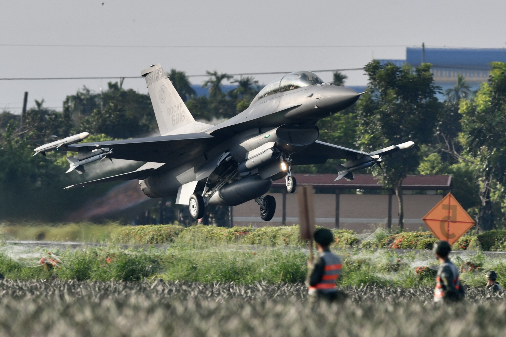 Taiwan Scrambles Fighters to Warn Off Chinese Aircraft as Xi Meets Top ...