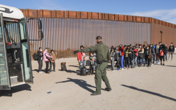 Bipartisan Congressional Group Backs Legislation That Would Force Biden to Extend Emergency Border Powers