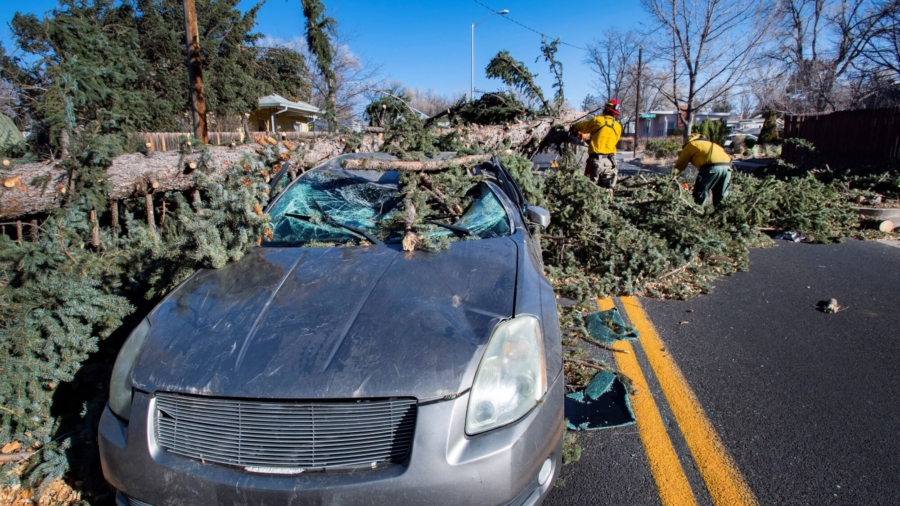 At Least 5 Dead as Midwest Rocked by Hurricane-Force Winds