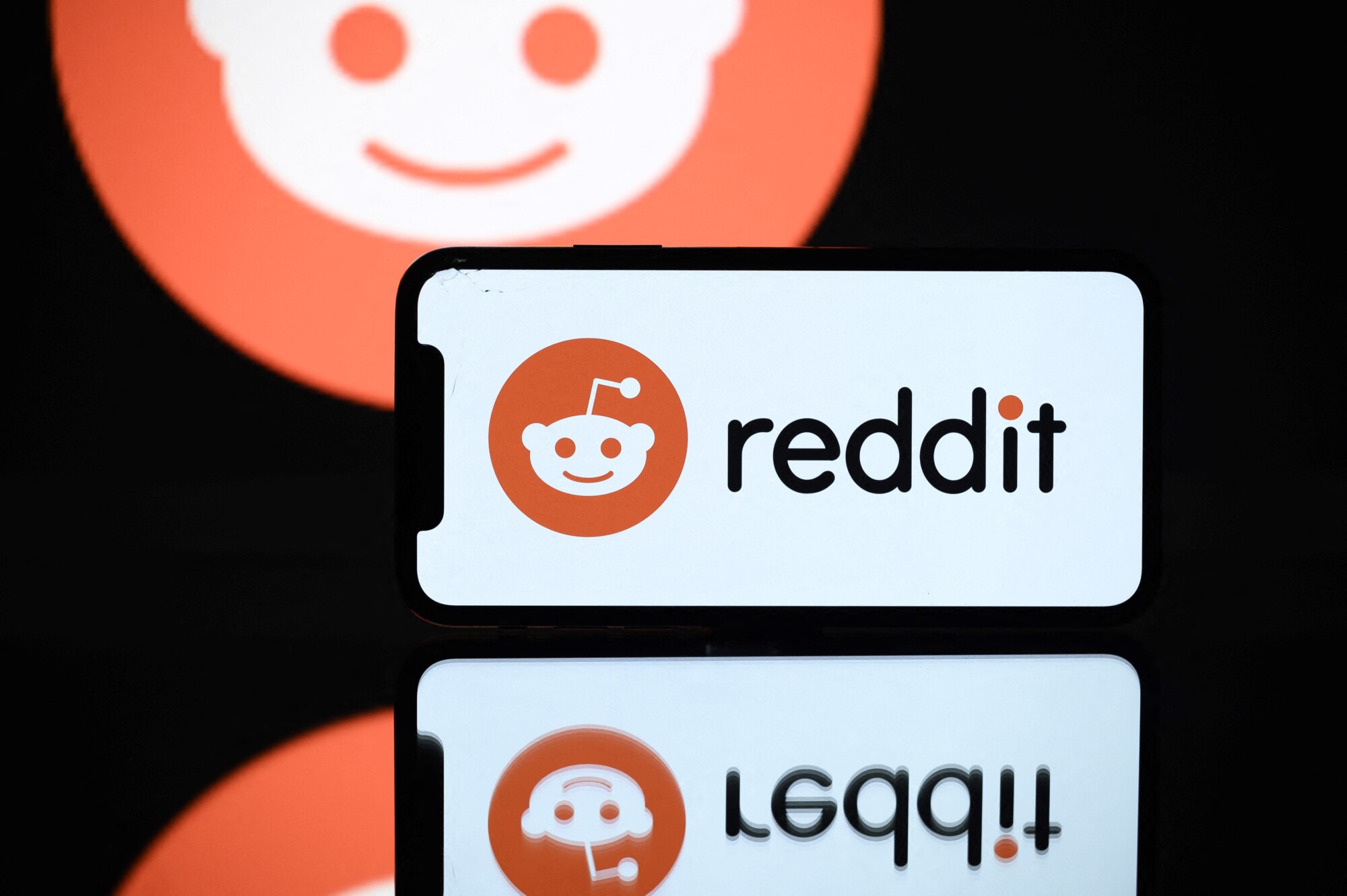 LAPD Issues Search Warrant for Reddit to Identify Who Leaked City Council Conversation