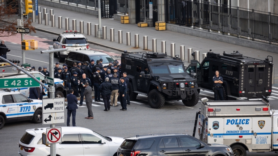 Armed Man Forces UN to Take His Documents