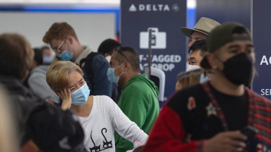 Holiday Travelers Face Long Delays