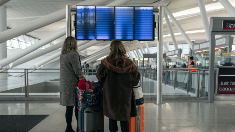 Over 2,300 Flights Canceled on Christmas Eve