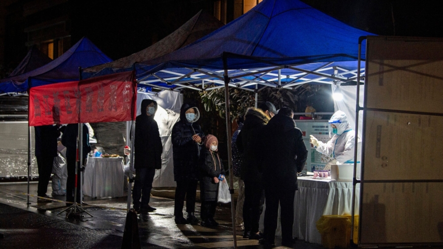 Troops Deployed to China's Xi'an Amid Virus Outbreak