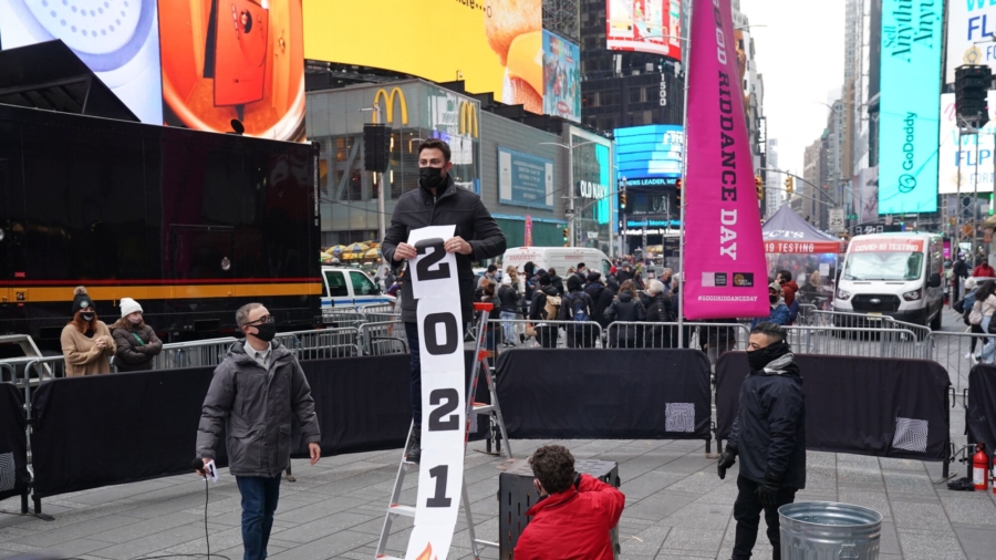 Times Square Event Brings Hope for 2022