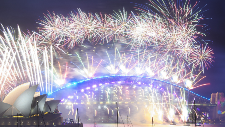 Sydney Brings in 2022 With Dazzling Fireworks