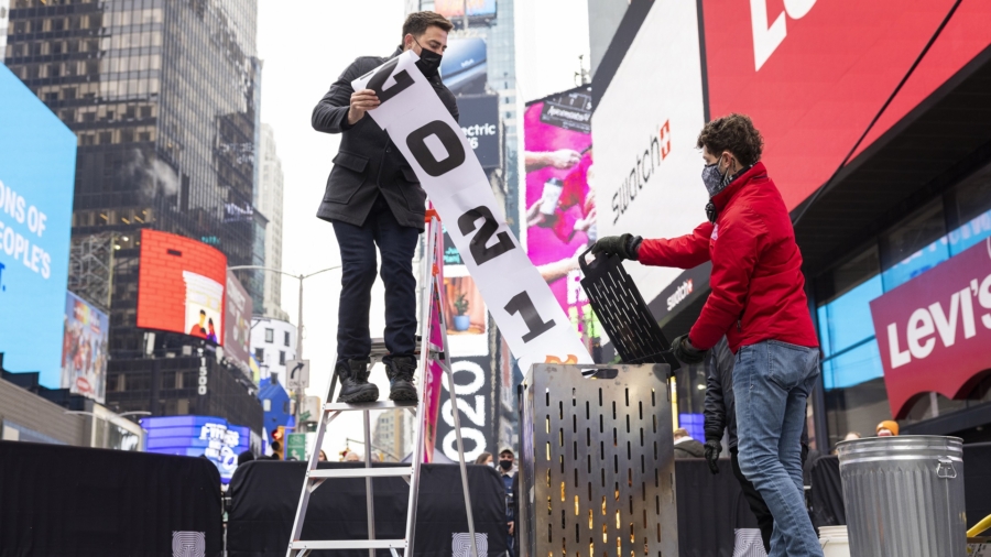 NYC Times Square New Year’s Show Will Go On Despite Virus Surge: Mayor