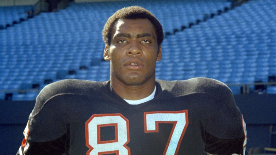 Football Hall of Famer Claude Humphrey Dies as Age 77