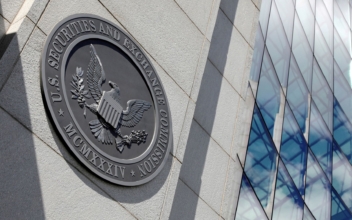 US SEC to Tighten Insider Trading Rules, Boost Money Market Fund Resilience