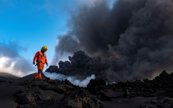 Island Turns Into Open-Air Lab for Tech-Savvy Volcanologists