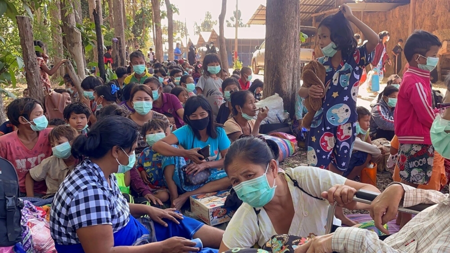 Over 2,500 Burmese Flee to Thailand Amid Fight Between Rebels and Junta Forces