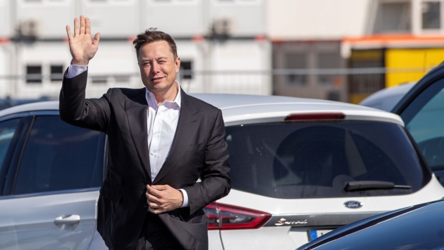 Tesla’s Elon Musk ‘Thinking of Quitting’ His Jobs