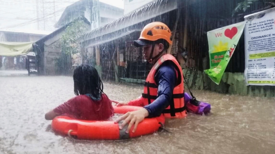 Rescuers Battle Strong Typhoon Lashing Southern Philippines