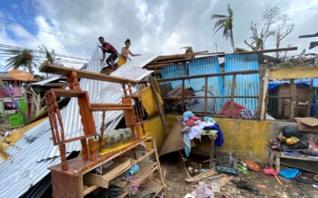 Philippine Death Toll From Its Strongest Typhoon of Year Tops 400