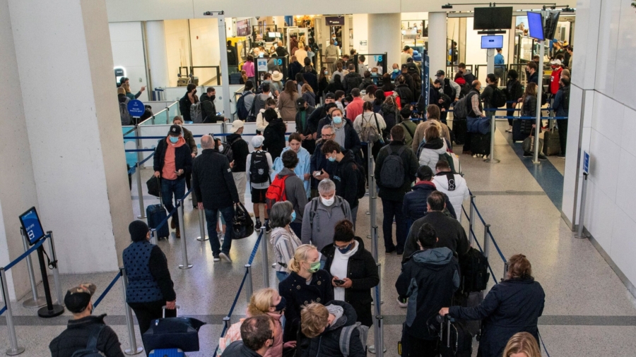 Omicron Complicates Christmas Travel