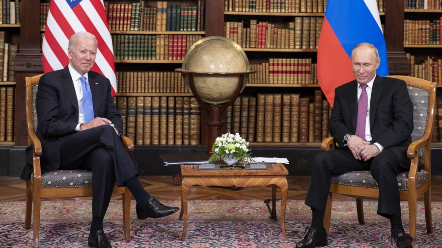 Biden to Speak With Zelensky After Warning Russia Not to Invade Ukraine