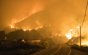Coastal Fire 35 Percent Contained in California’s Big Sur