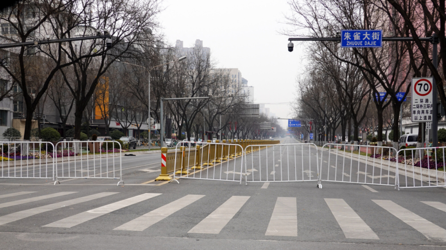 Strict Lockdowns in China's Xi'an Hit Day 12