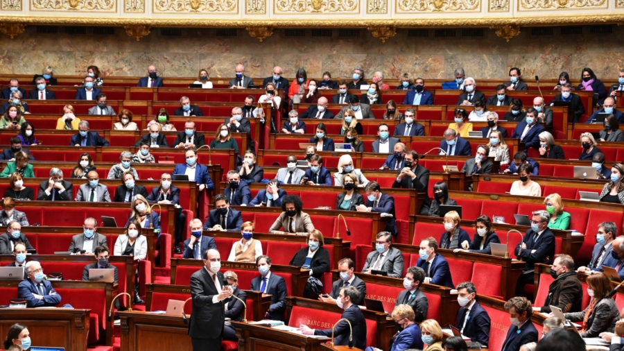 French Lawmakers Approve Macron's Vaccine Pass