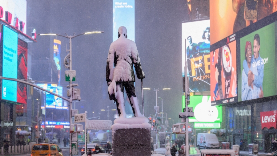 Winter Storm Dumps Season's First Snow on NYC