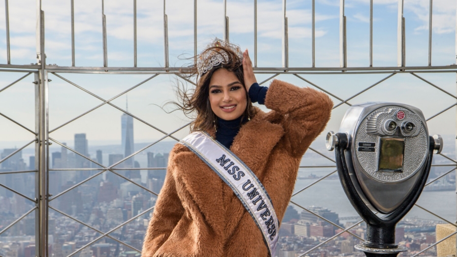 Miss Universe Visits Empire State Building