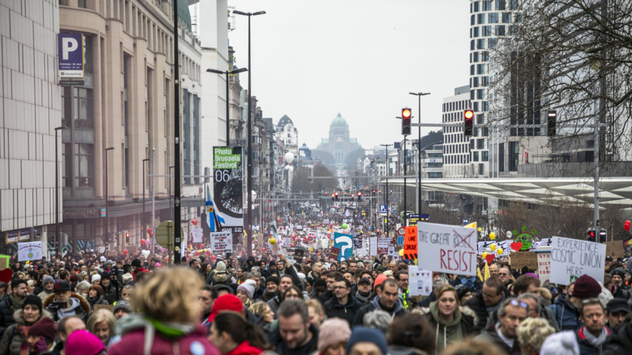Thousands Protest Vaccine Mandate in Brussels