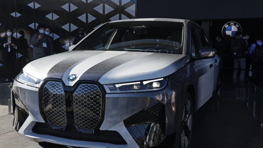 BMW Unveils World's 1st Color-Changing Car