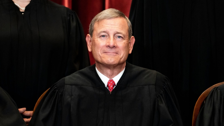 Chief Justice Roberts Calls Roe v. Wade Leak a ‘Betrayal,’ Orders Supreme Court to Investigate