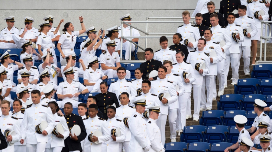 Capitol Report (Jan. 7): Judge Rules in Favor of Navy SEALs on Mandate